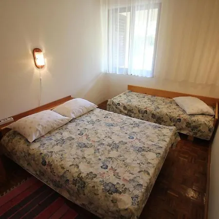 Family Ground Floor Close To The Beach شقة زادار