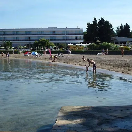 Family Ground Floor Close To The Beach *