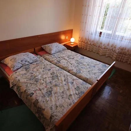 Family Ground Floor Close To The Beach شقة