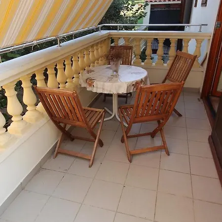 Family Ground Floor Close To The Beach